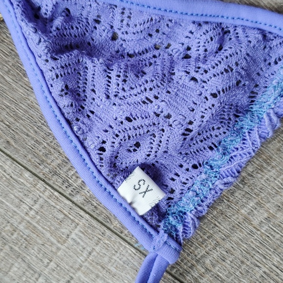 Diamond Lace Wicked Weasel rare-vintage thong bikini. Top: XS, Bottoms: large - Picture 4 of 9